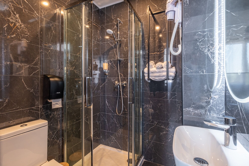 The Originals Boutique, Hotel Le Marignan, Le Havre Centre Gare 34/40