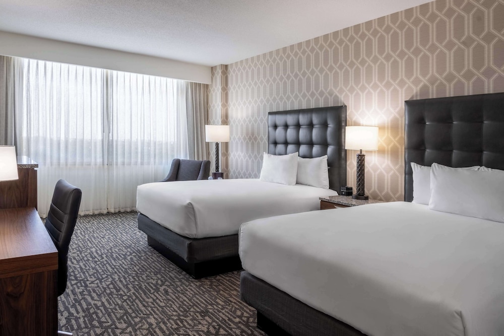 Drury Plaza Hotel Dallas Arlington 10/50