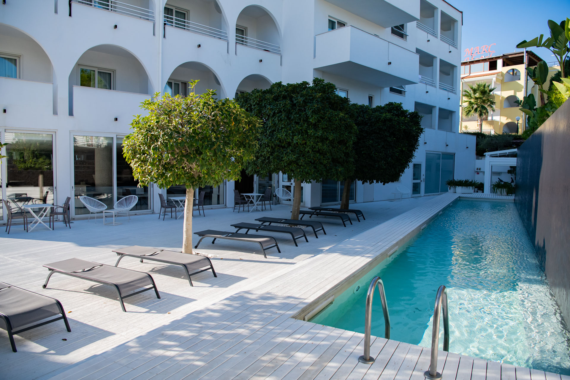 White Hotel 25/29