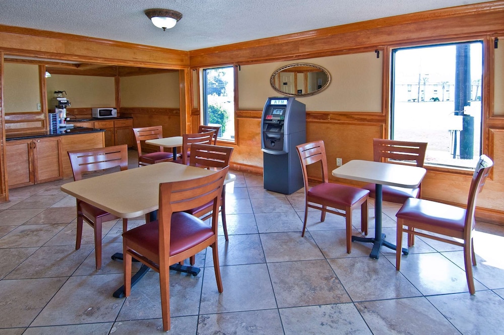 Americas Best Value Inn Suites Pensacola 21/30
