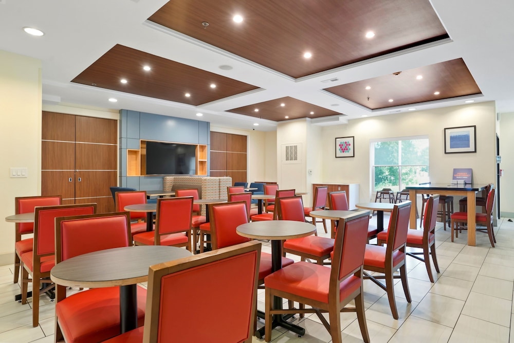 Holiday Inn Express Hotel And Suites Denver North Thornton 54/69