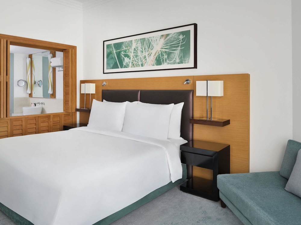 EXECUTIVE, KING BED, BALCONY