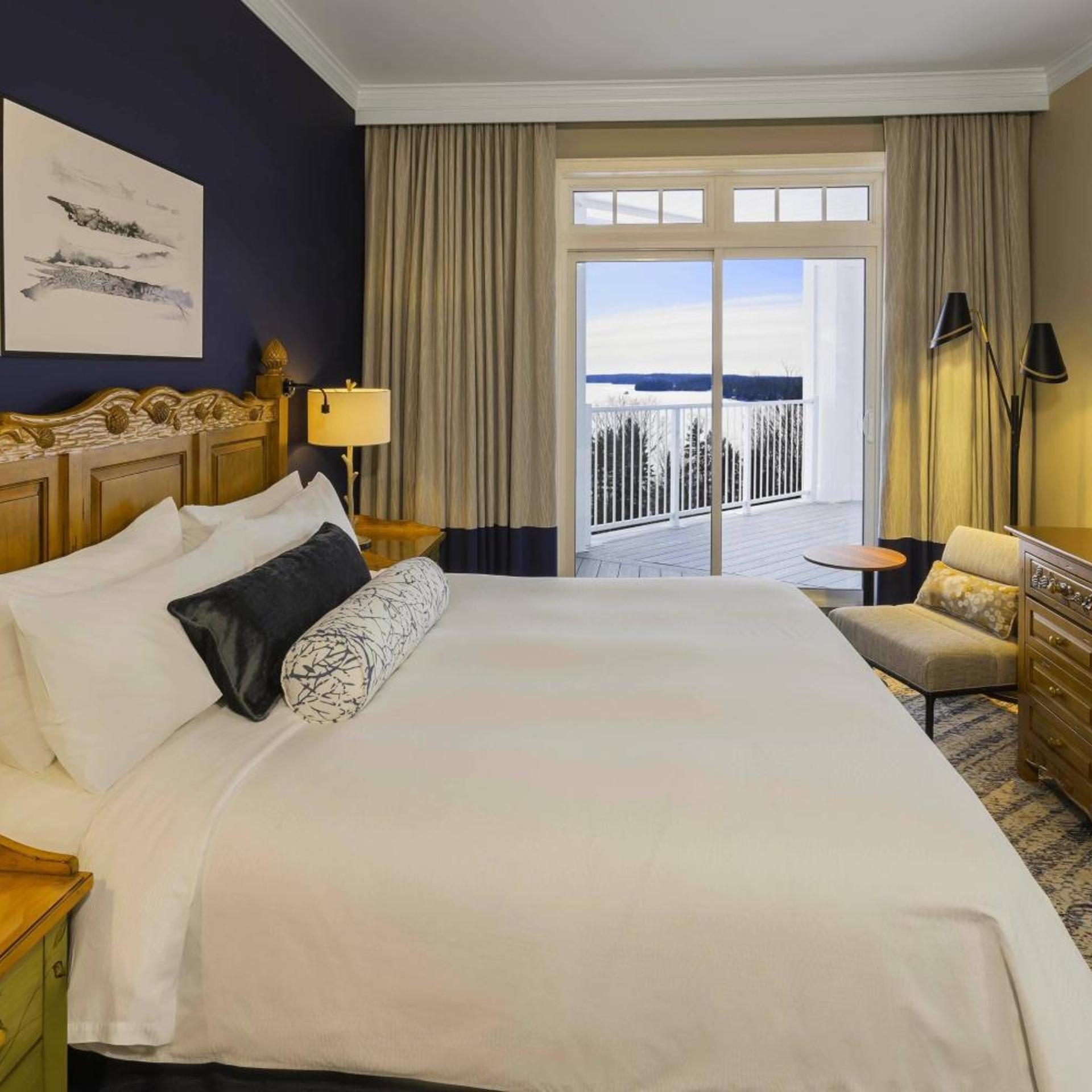2 Bedrooms, Executive, Suite, Water View, Sofa, Balcony