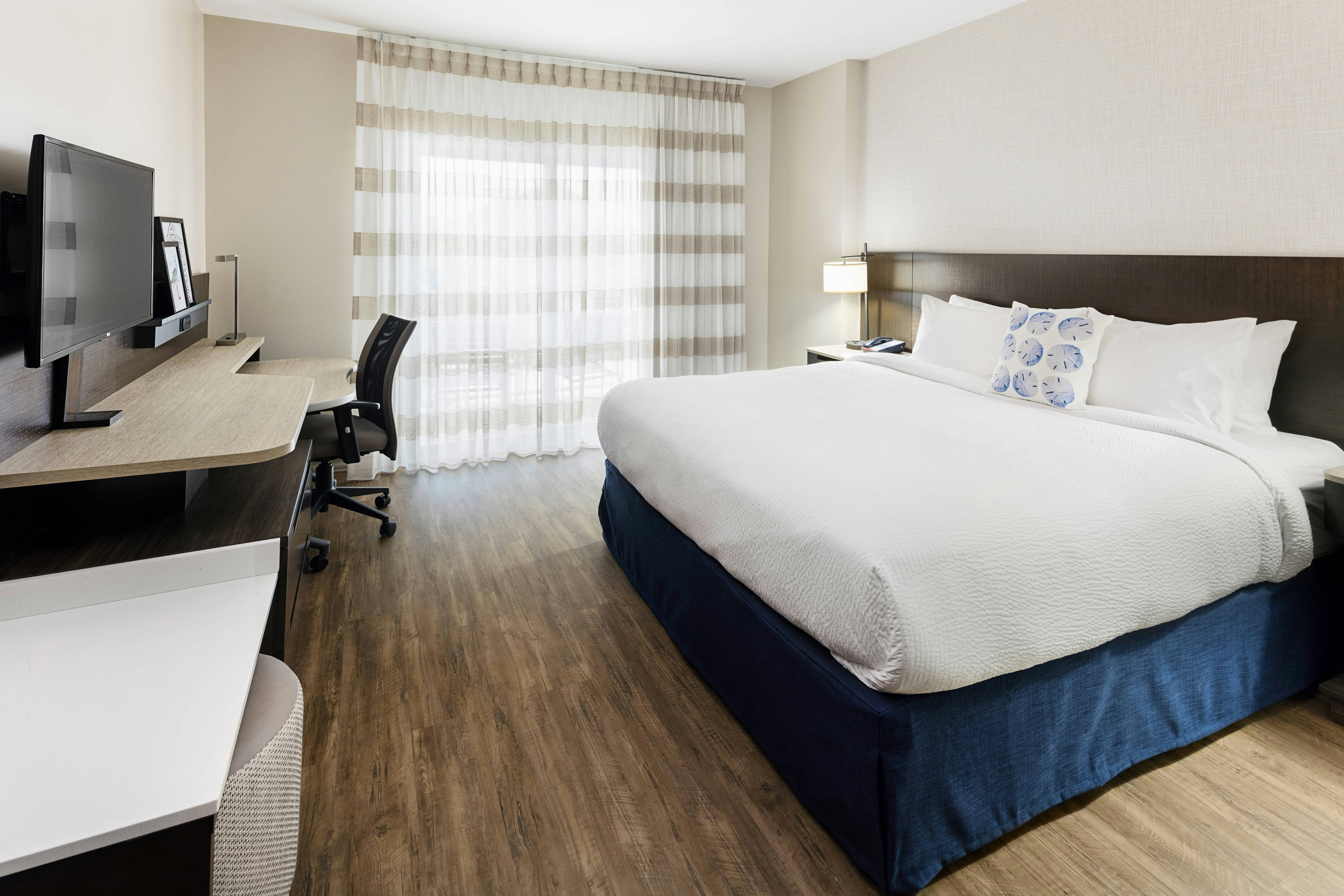 ROOM, KING BED