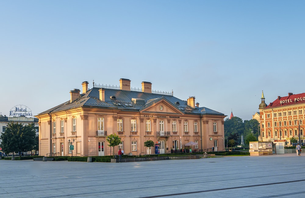 Central Palace by Habitan 5/50