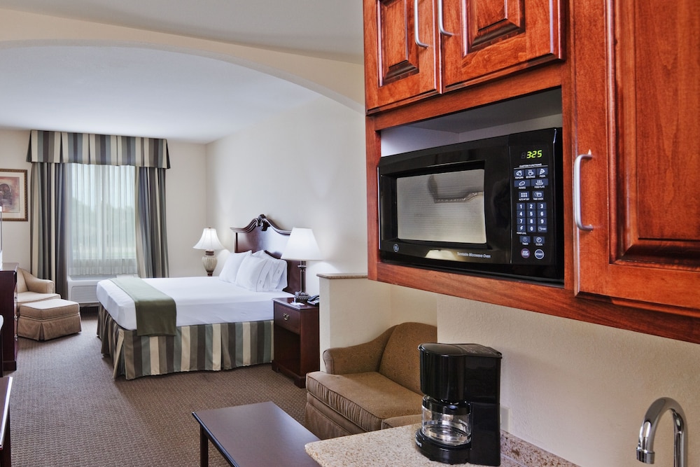 Holiday Inn Express and Suites Woodward Hwy 270 37/46