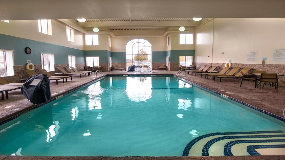 Holiday Inn Express Hotel Suites Buffalo Airport 5/58