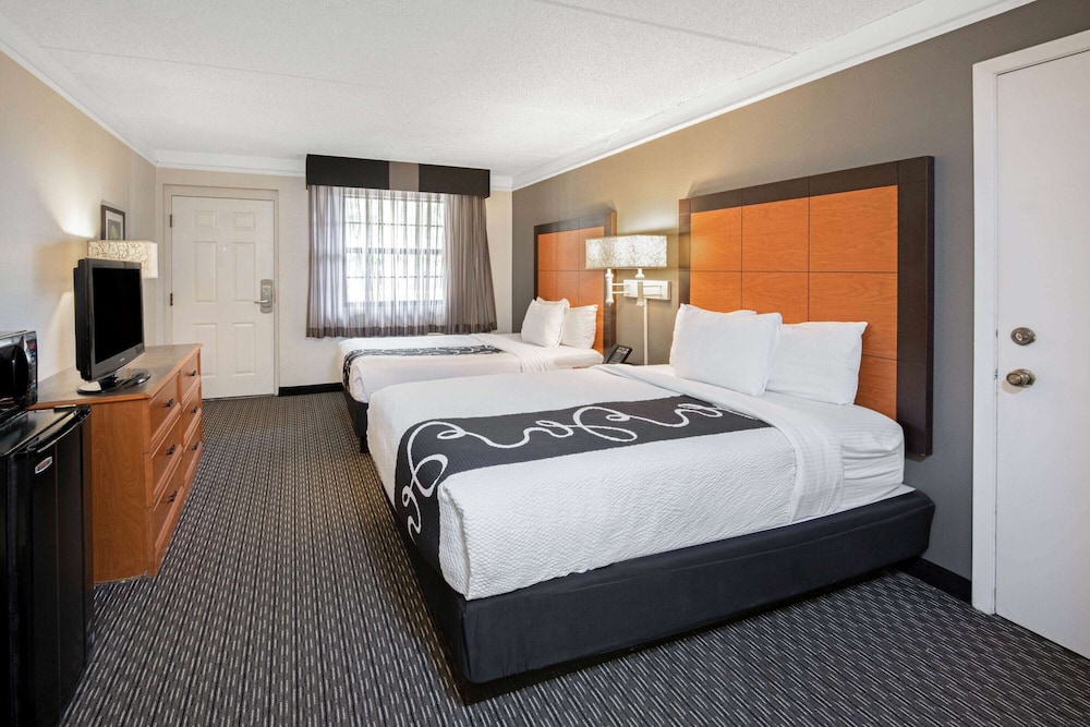 La Quinta Inn by Wyndham San Antonio I-35 N at Toepperwein 17/32