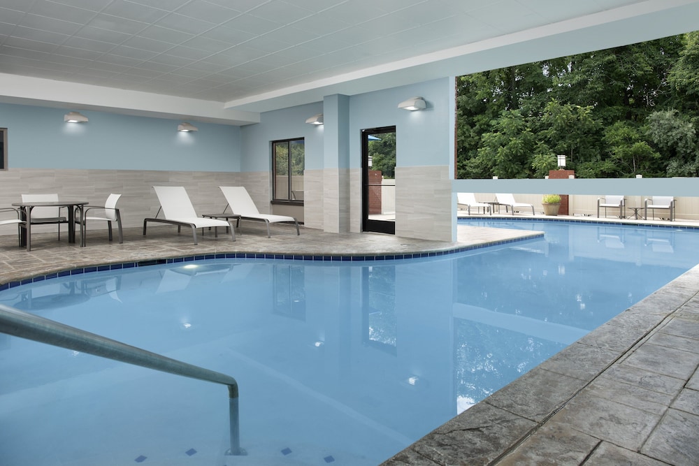 Holiday Inn Express Hoteland Suites Knoxville-Clinton 3/65
