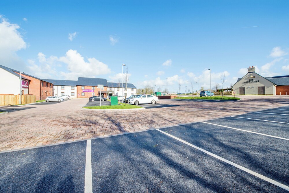 Premier Inn Haverfordwest (North/A40) 46/53