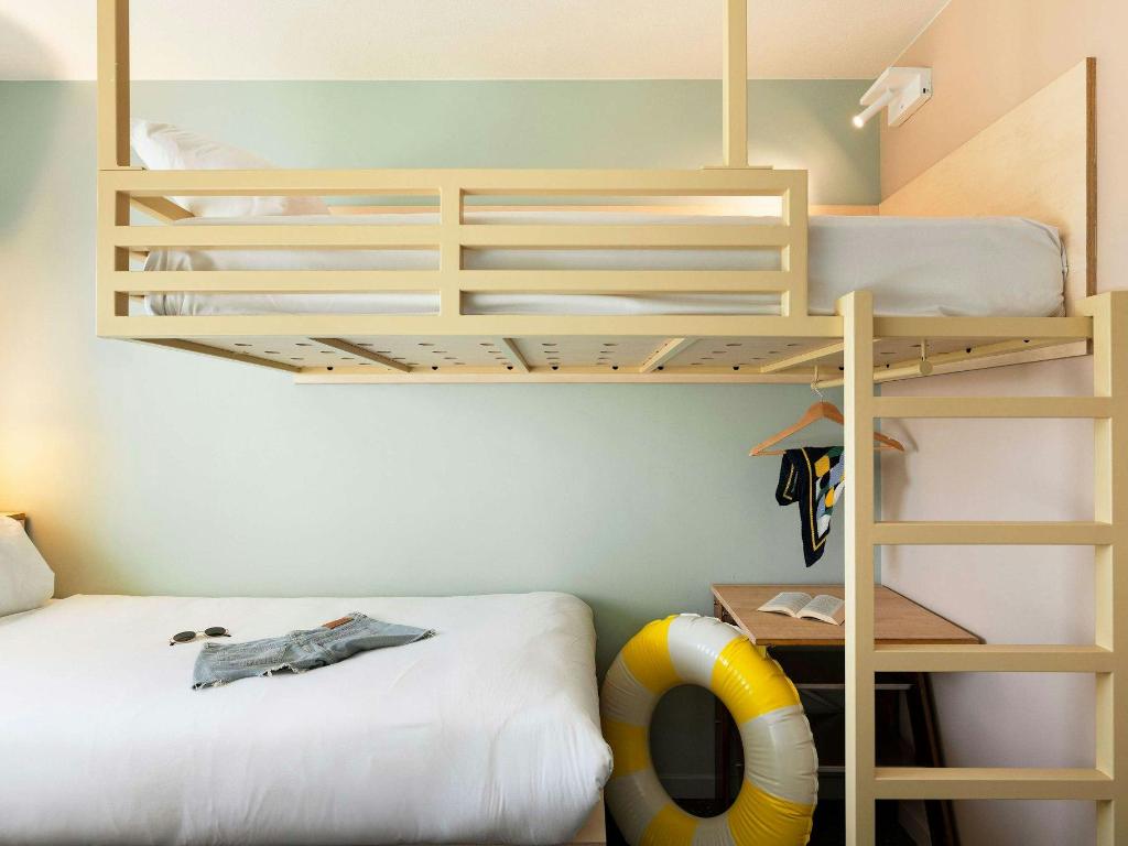POP, SINGLE, TWIN BEDS, BUNK BED