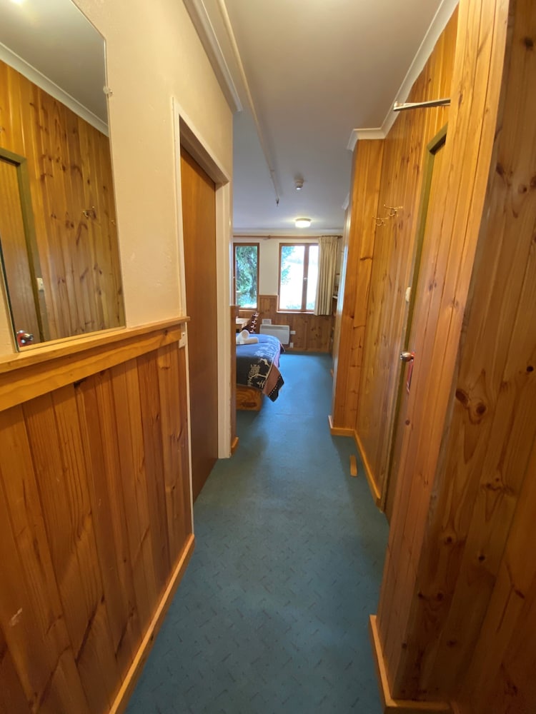 CANDLELIGHT LODGE 33/59