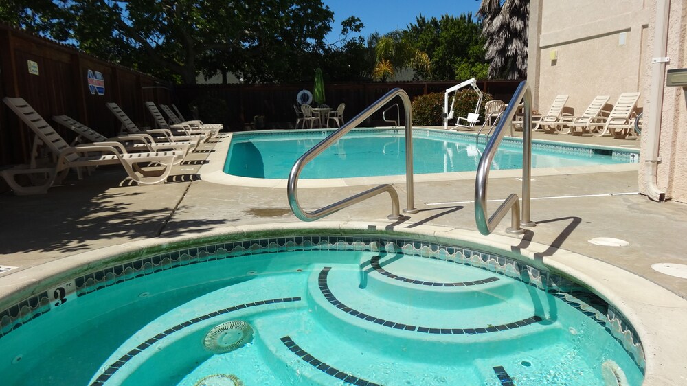 Cloverdale Wine Country Inn and Suites 28/47