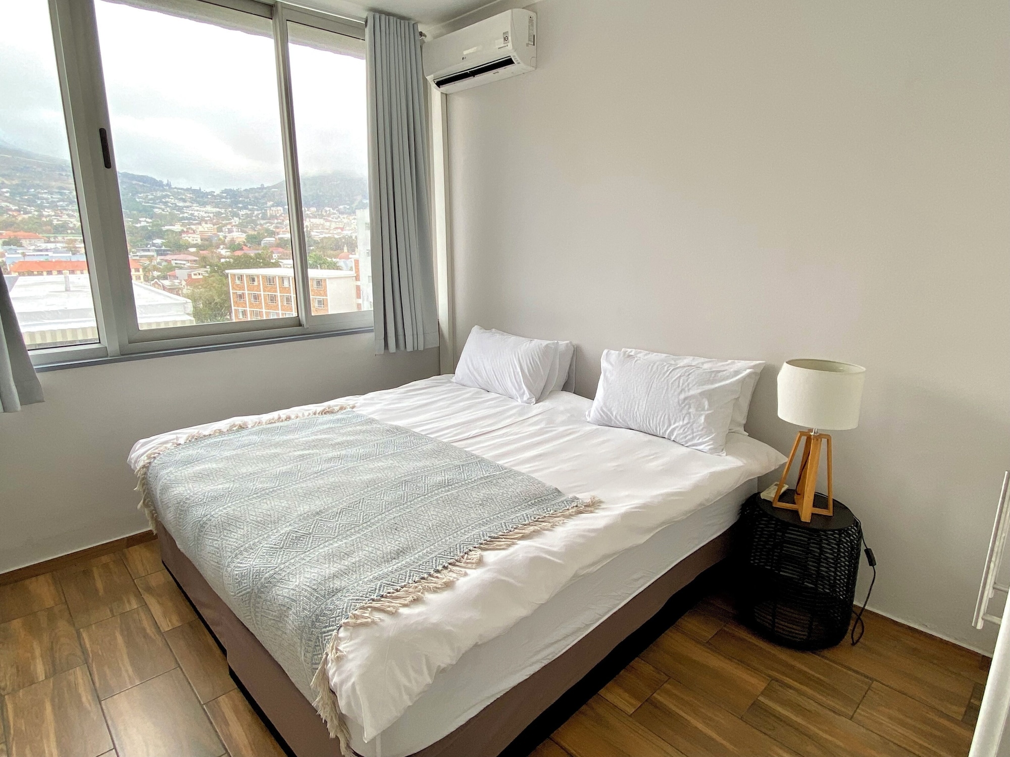 EXECUTIVE, APARTMENT