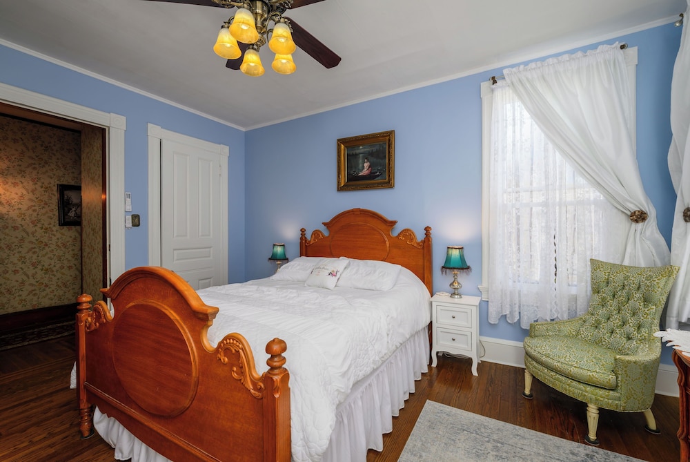 Gillis Grier Bed and Breakfast 17/50