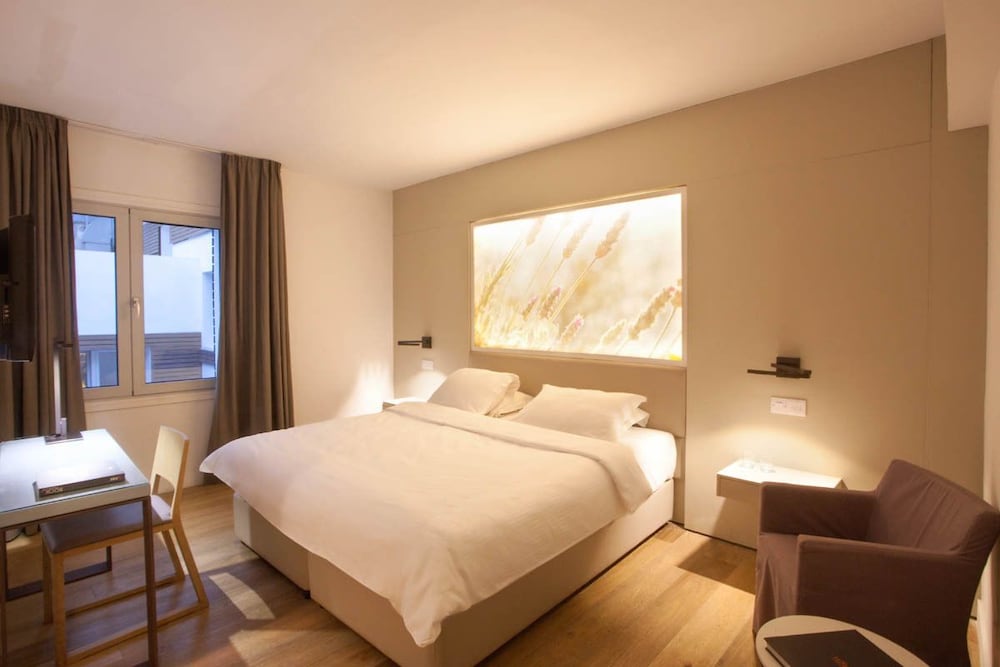 The Classic Hotel Nicosia - Handwritten Collection 13/62
