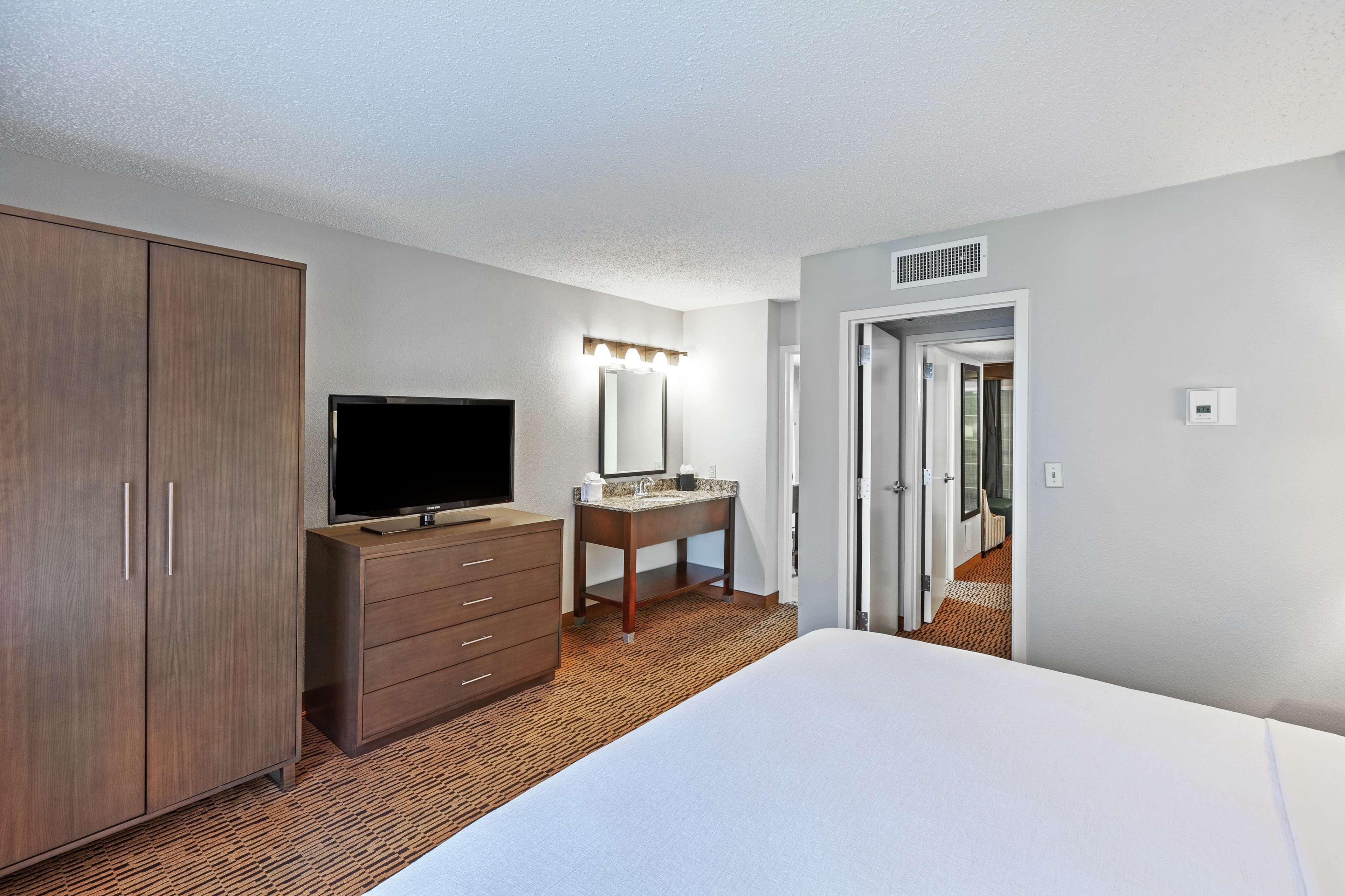 2 BEDROOMS, SUITE, 1 KING AND 2 DOUBLE BEDS, 2 BATHROOMS