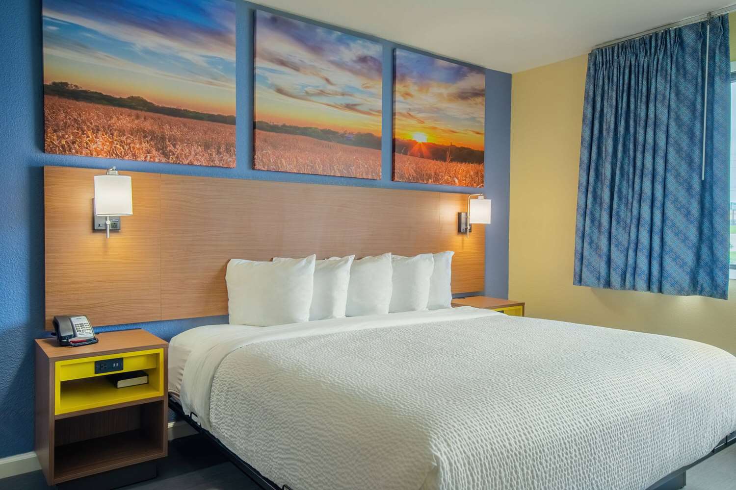 Days Inn & Suites by Wyndham Waterloo 10/30
