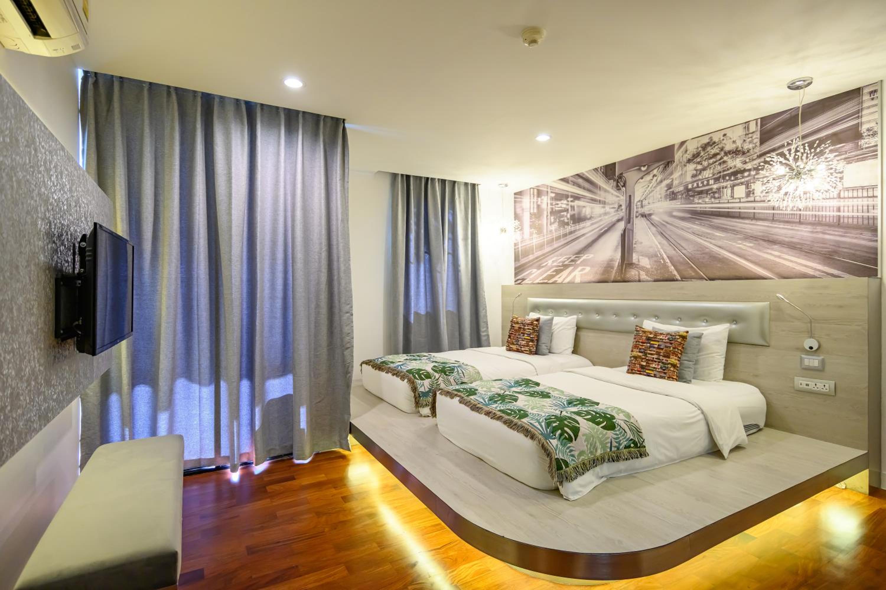 Duplex, Embassy, 6 Bedrooms, Suite