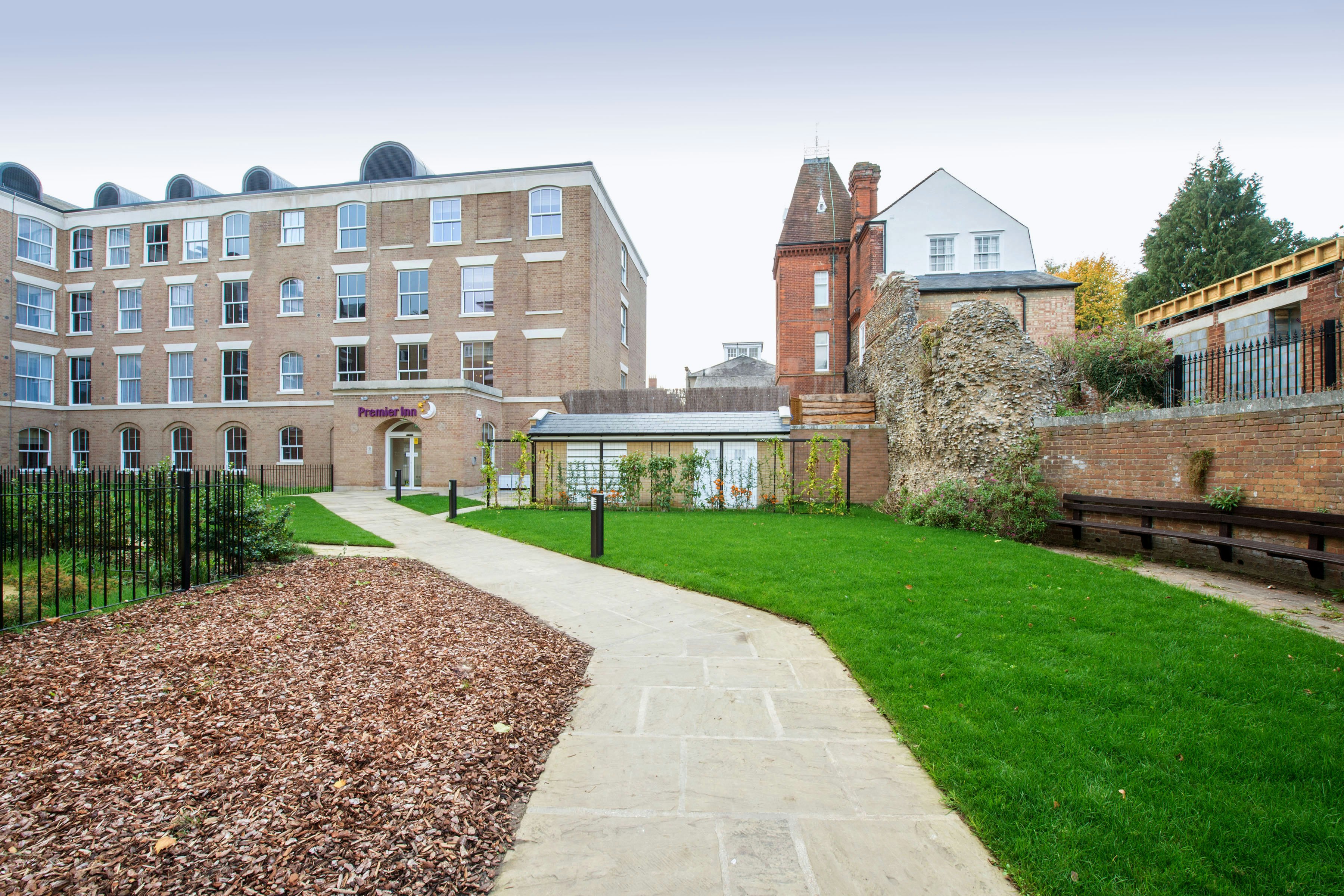 Premier Inn Bury St Edmunds Town Centre 35/40