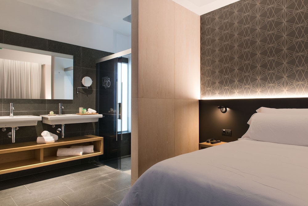 Suites 1478 11/50