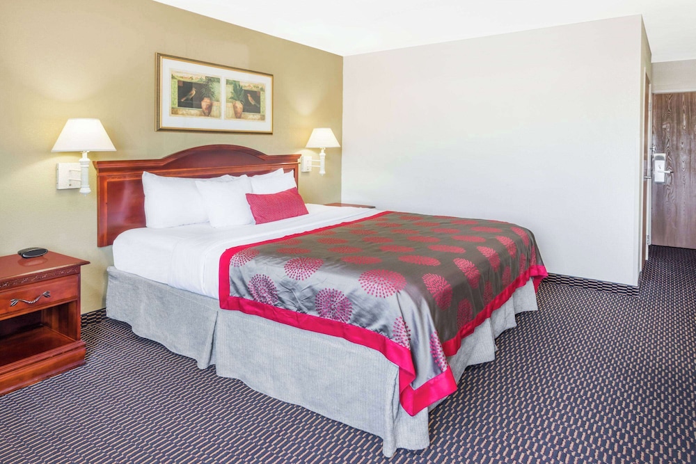 Ramada By Wyndham Columbia 30/51