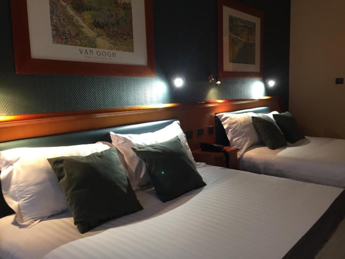 CLUB, DOUBLE BED