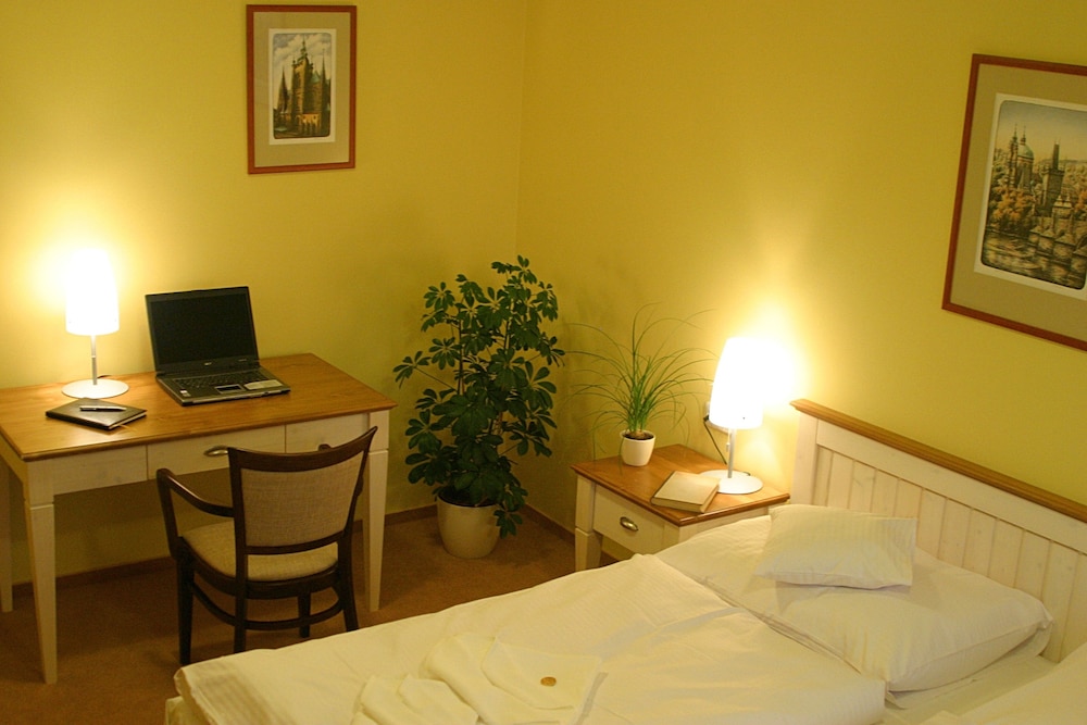 Dolce Villa Hotel 43/57