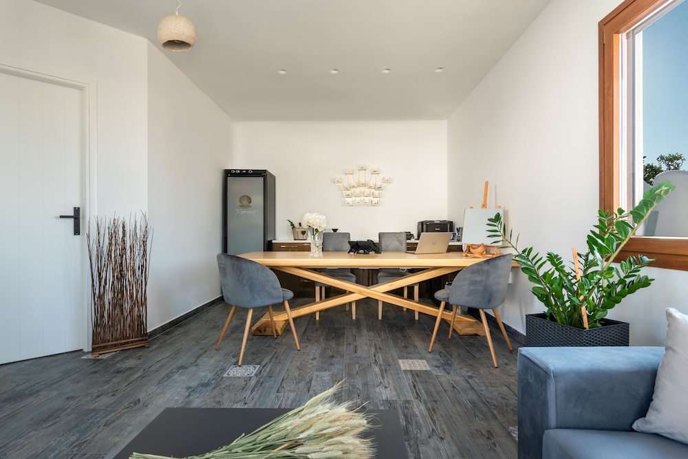 Marvarit Suites 5/50