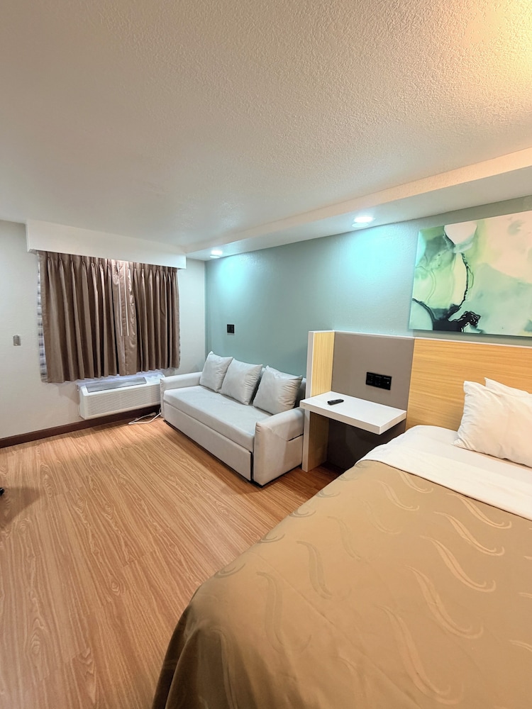 Room, Queen Bed, Wyndham Garden Salina Conference Center 10/10