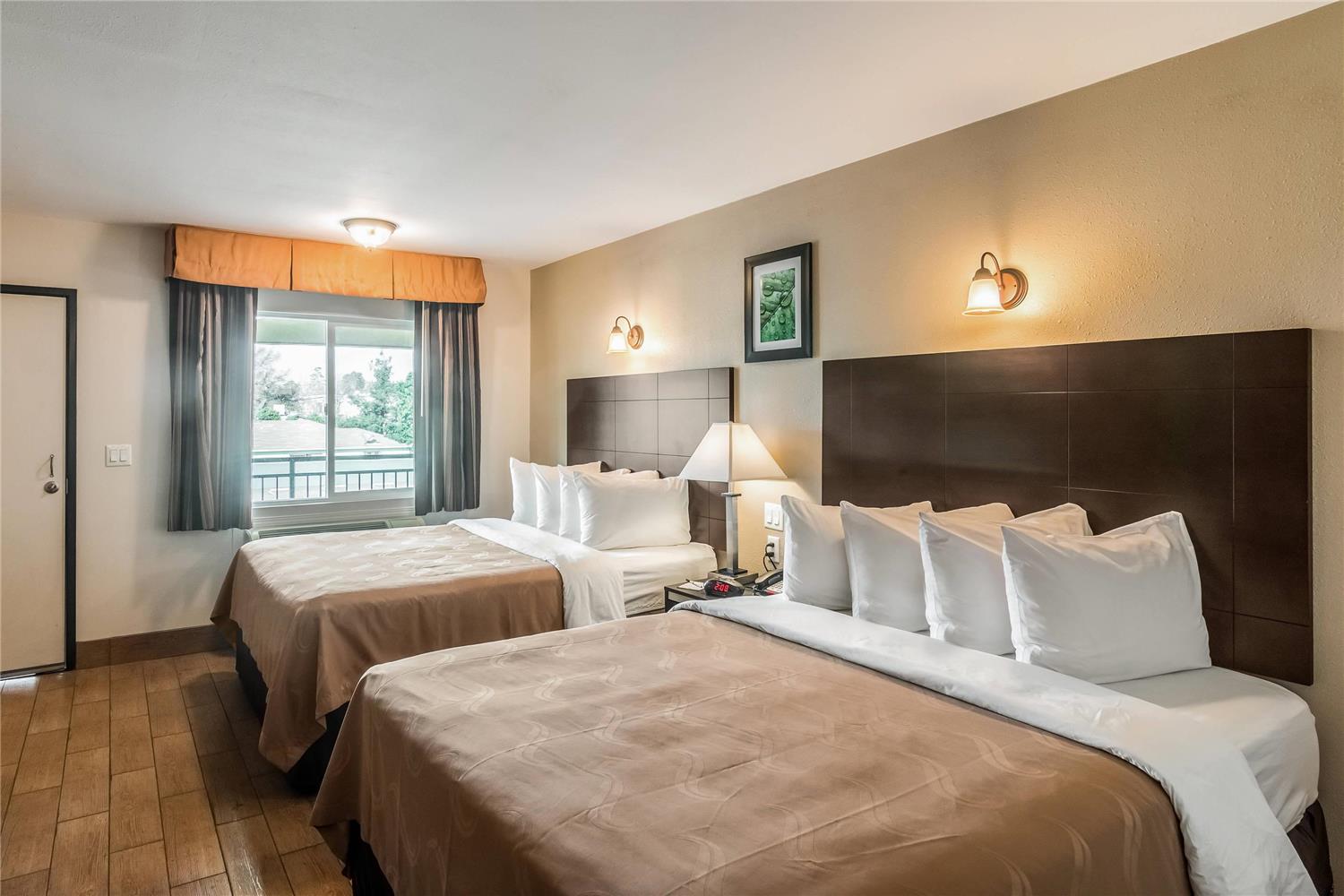 ROOM, 2 QUEEN BEDS, SMOKING