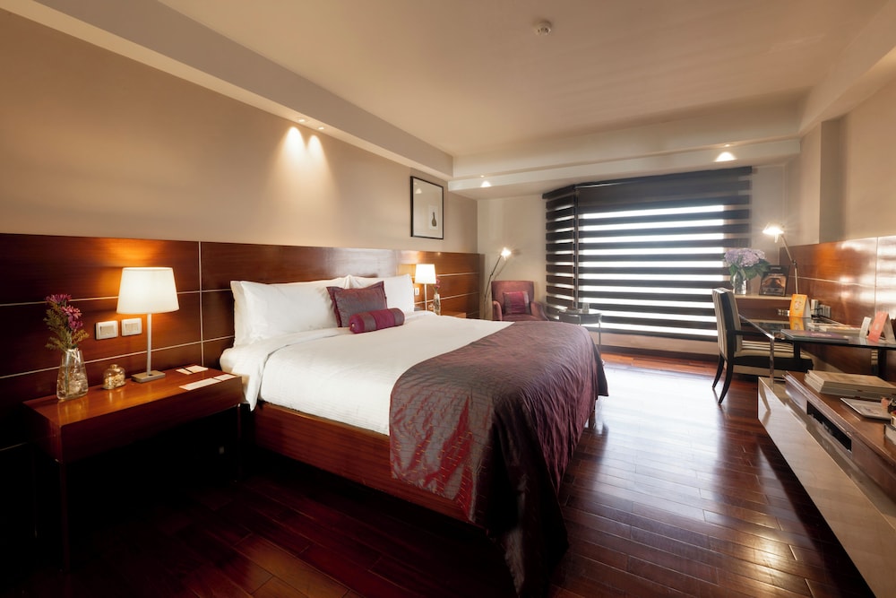 The Lalit New Delhi 23/63