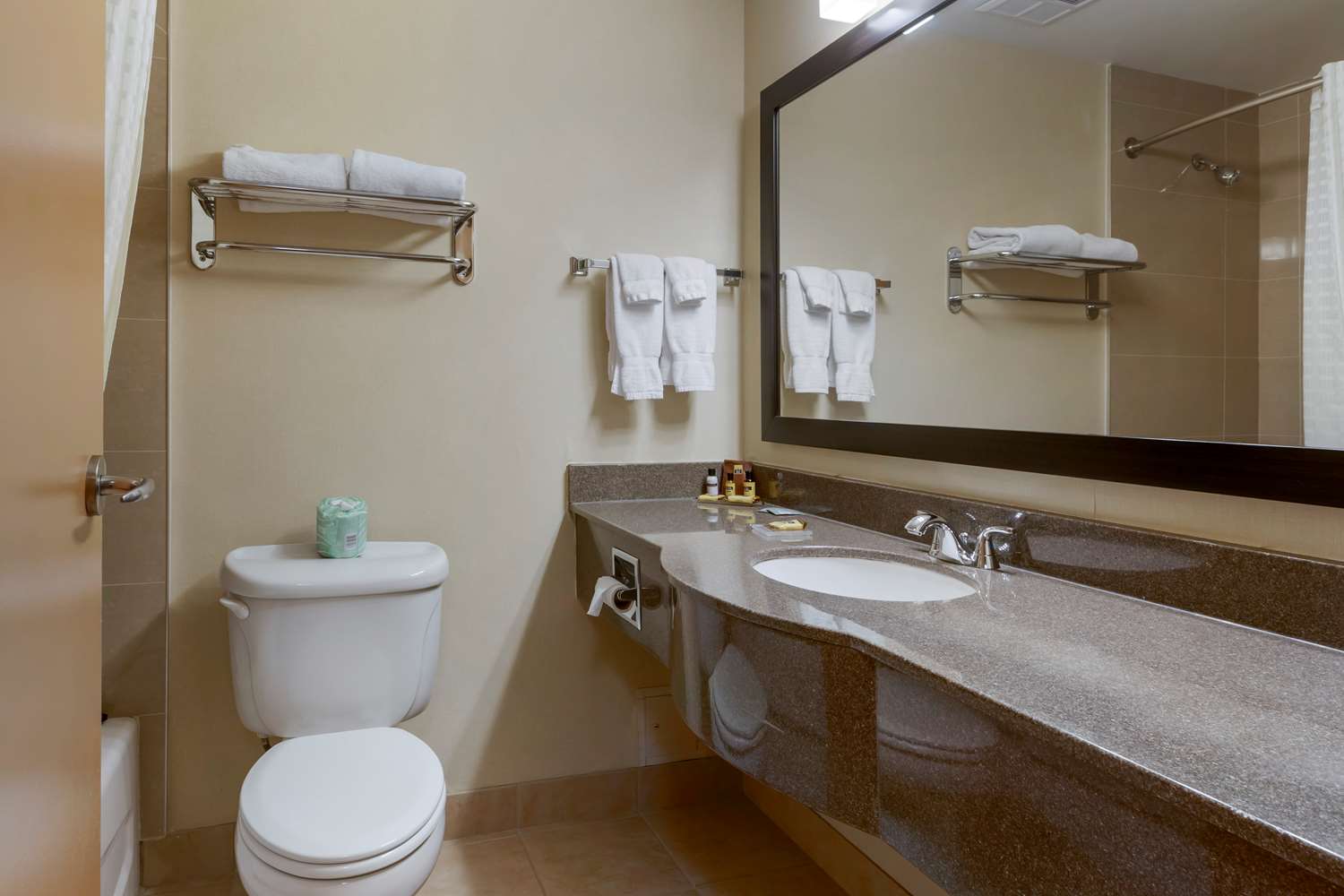 Best Western Plus Burlington Inn and Suites 20/21