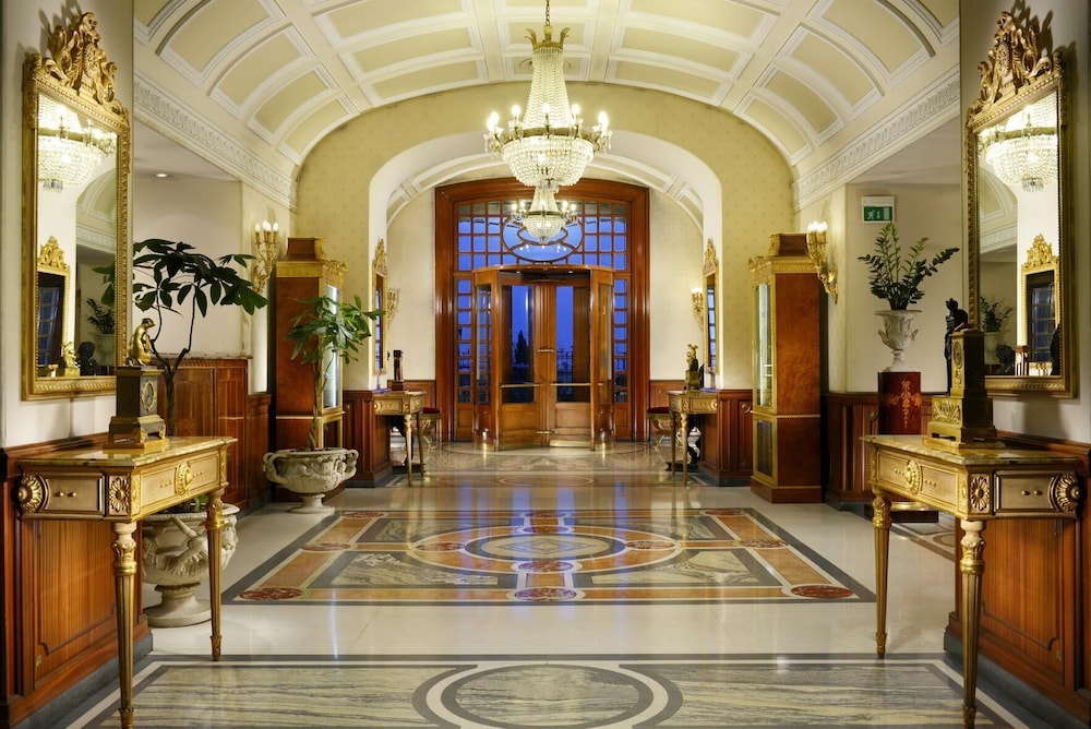 Grand Hotel Parkers 6/81