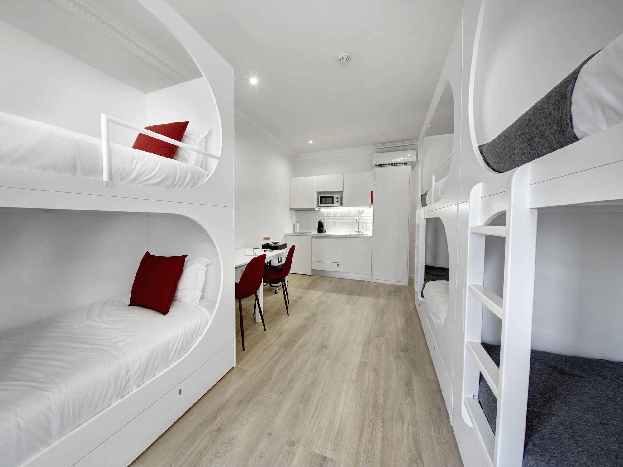 FAMILY, STUDIO, MULTIPLE BEDS