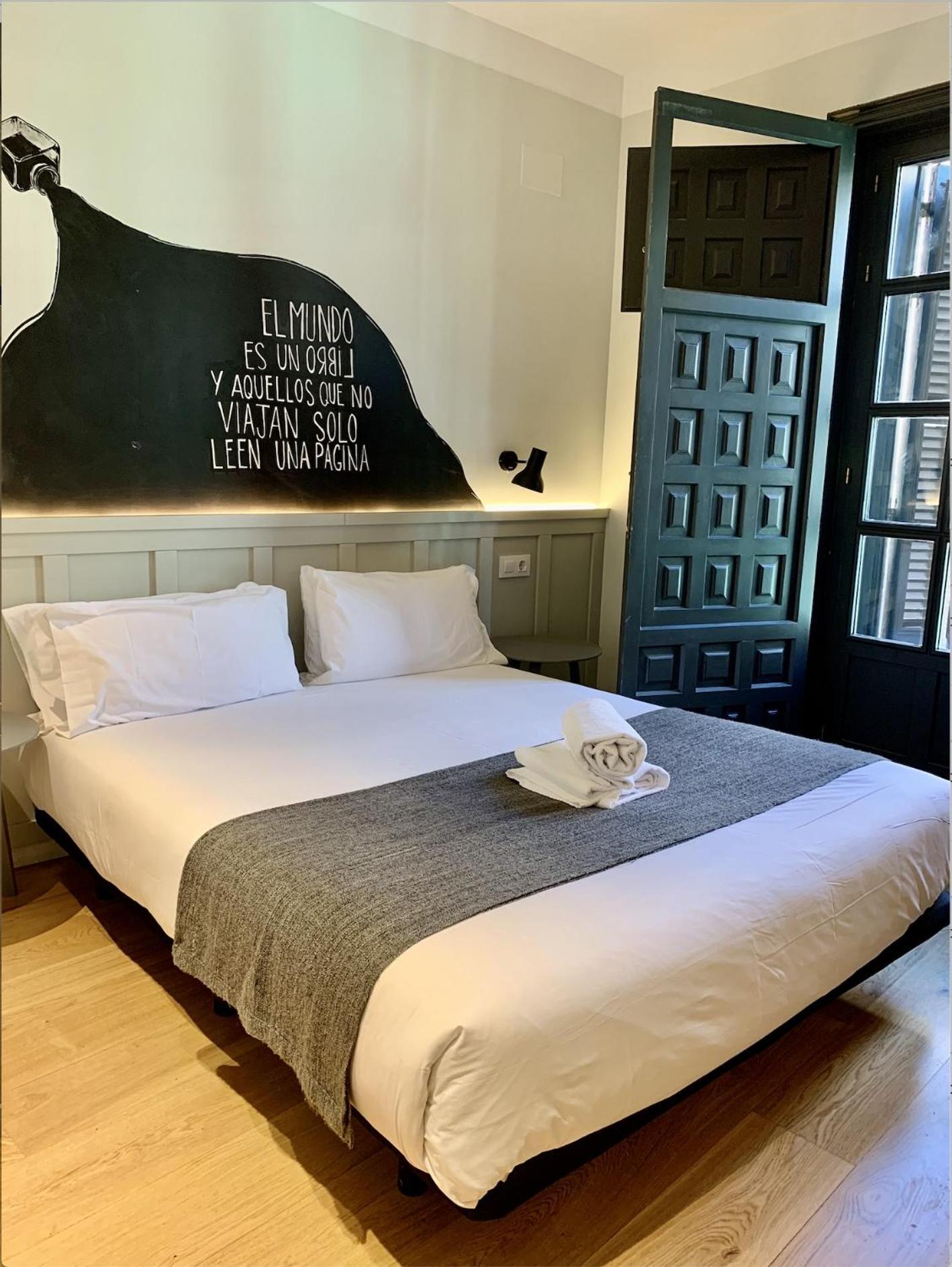غرفة قياسية بسرير مزدوج، Hostel Complutum 2/8