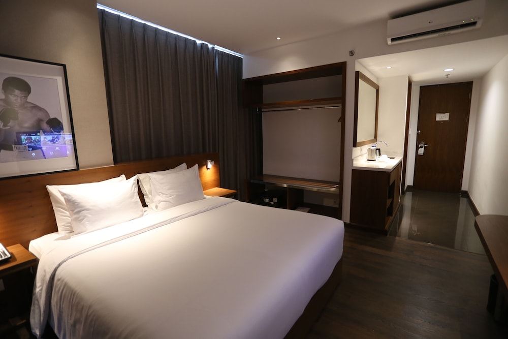 Veranda Serviced Residence @ Puri 27/74