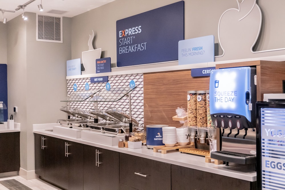 Holiday Inn Express & Suites Birmingham - Homewood 8/33