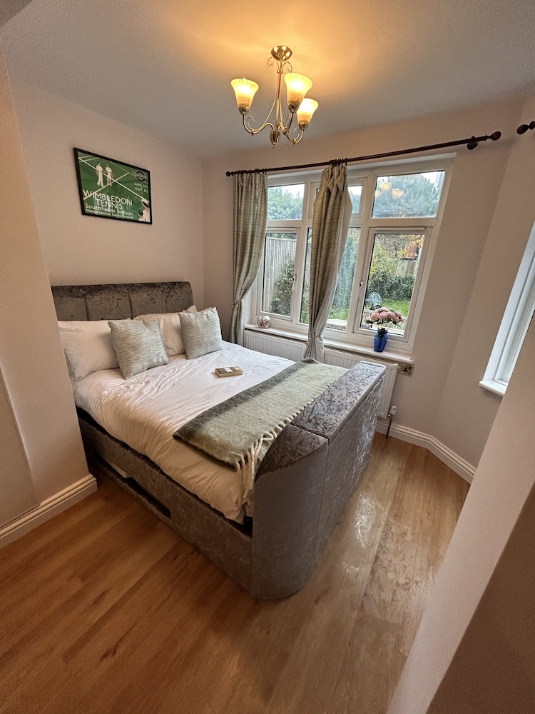 Wimbledon Holiday Lets 9/50