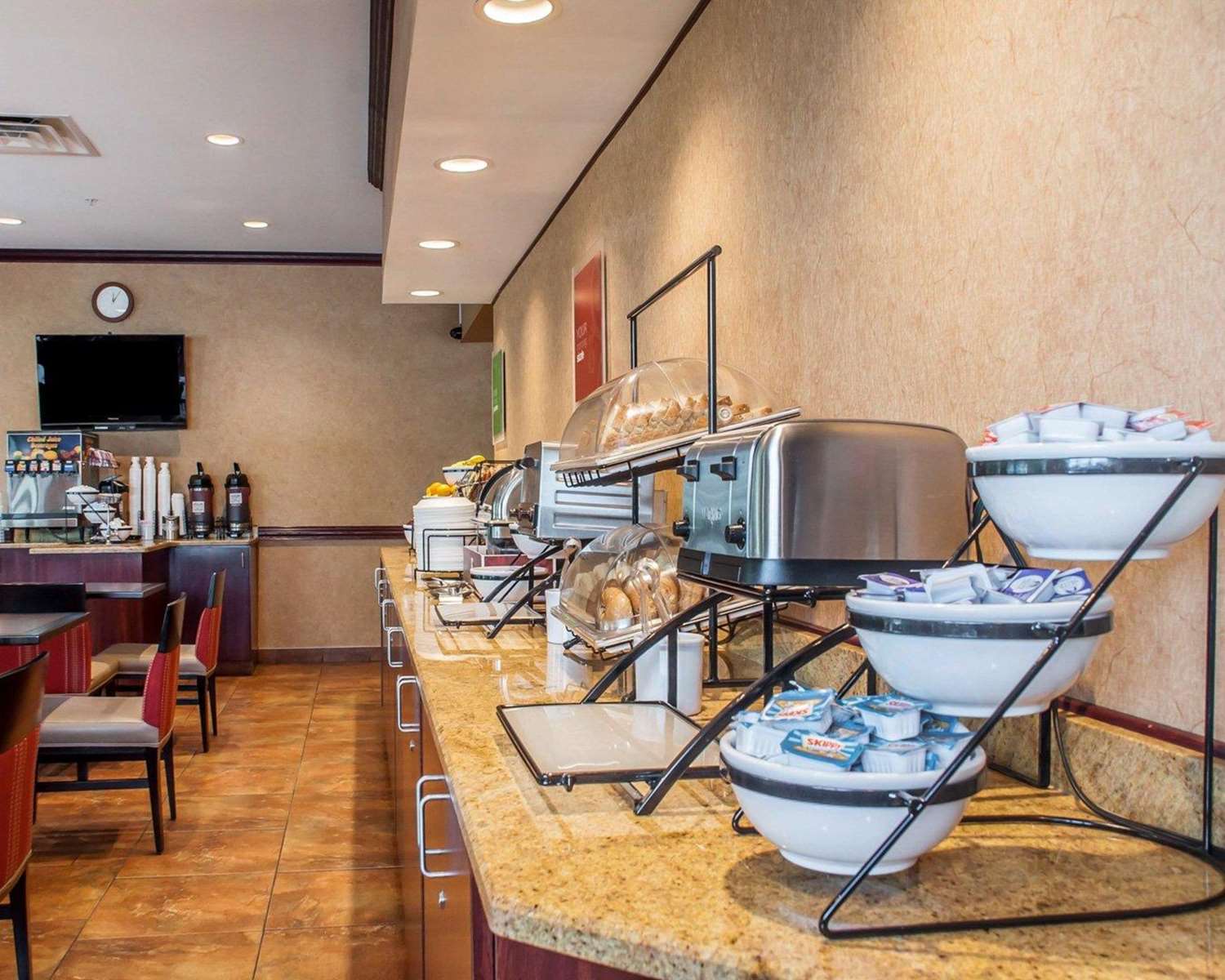Quality Inn Near Walden Galleria Mall 30/36