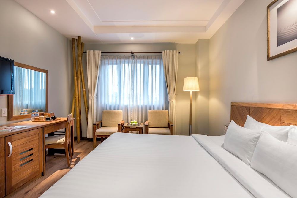 PREMIER, DELUXE, DOUBLE OR TWIN BED