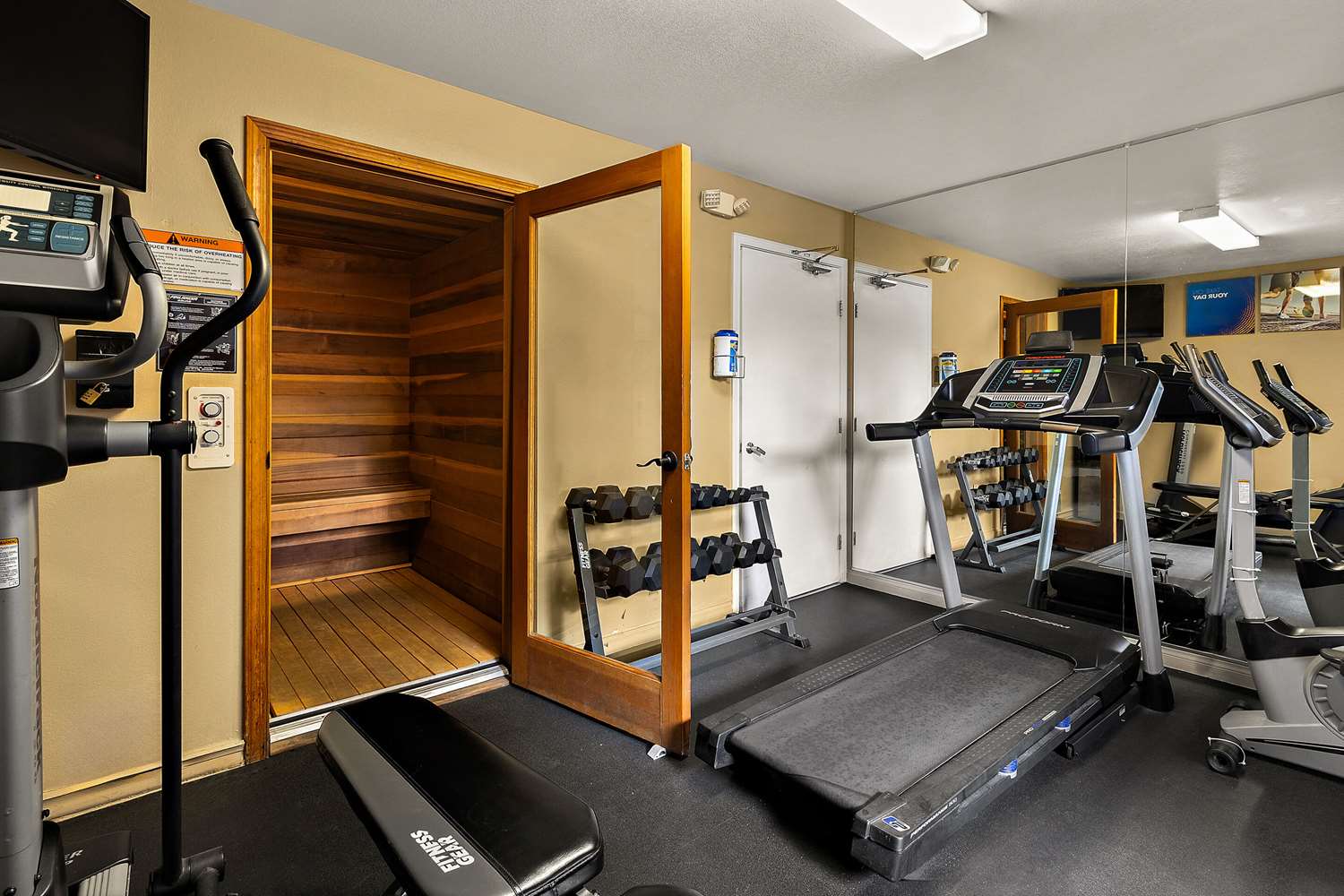 Comfort Inn & Suites Sequoia Kings Canyon 4/16