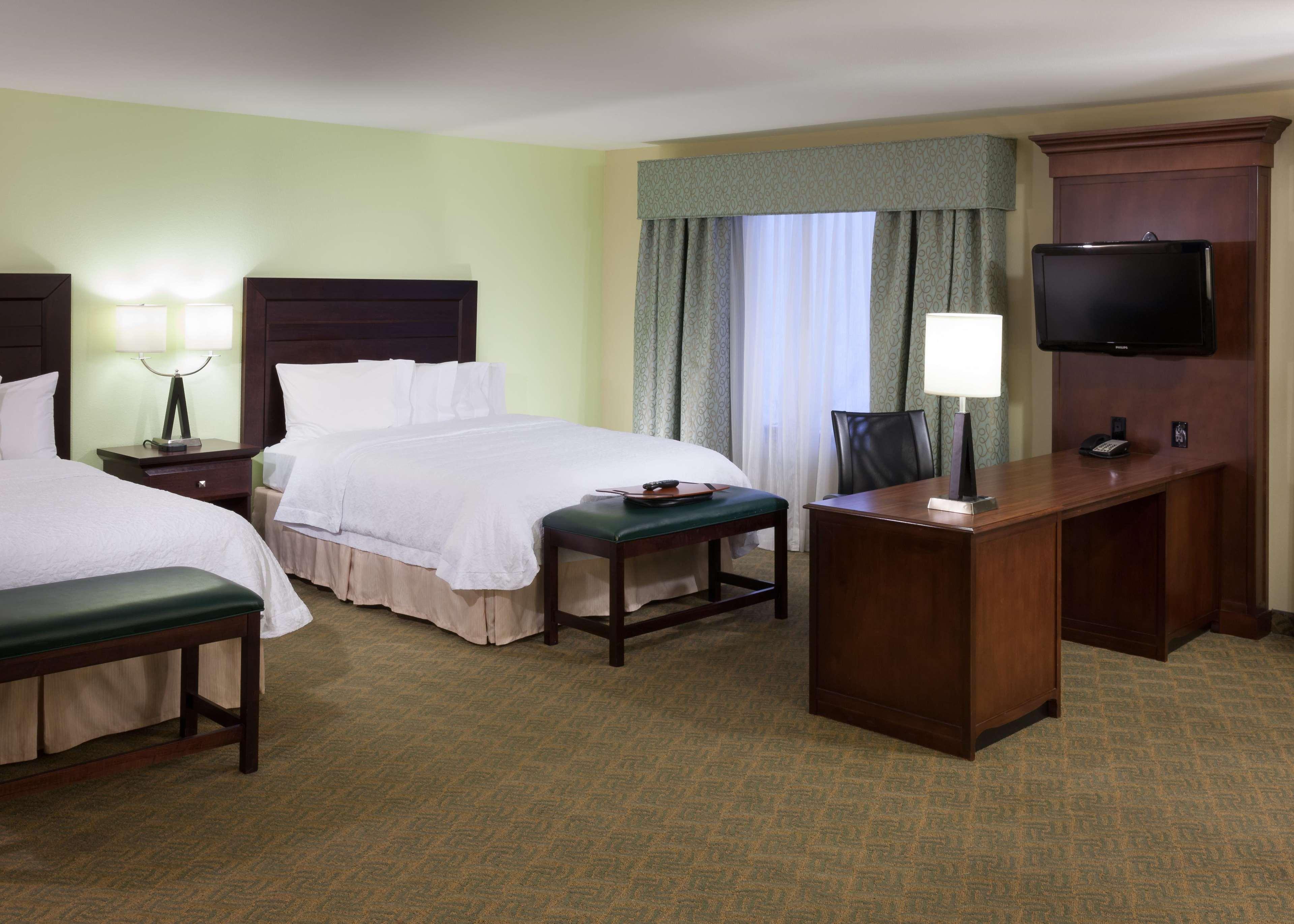 Suite, 2 Queen Beds, Extra Living Area