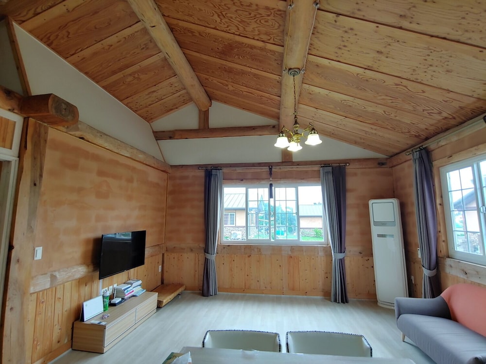 Geumok Log Pension 8/18