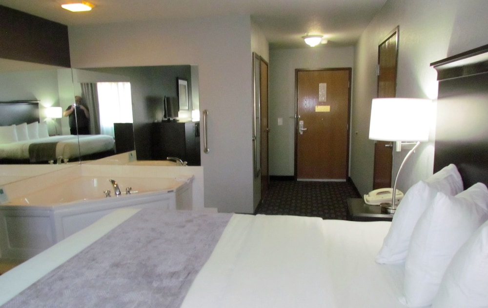 Oak Hill Inn and Suites 34/62
