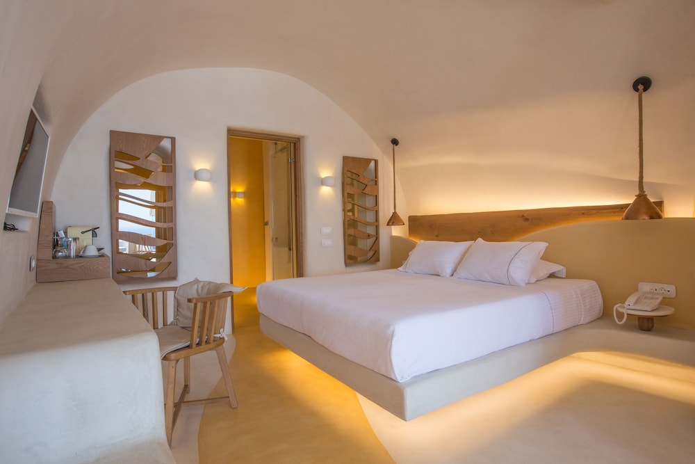 Cave, Cliff, Deluxe, Suite, King Bed, Indoor Sofa, Private Pool
