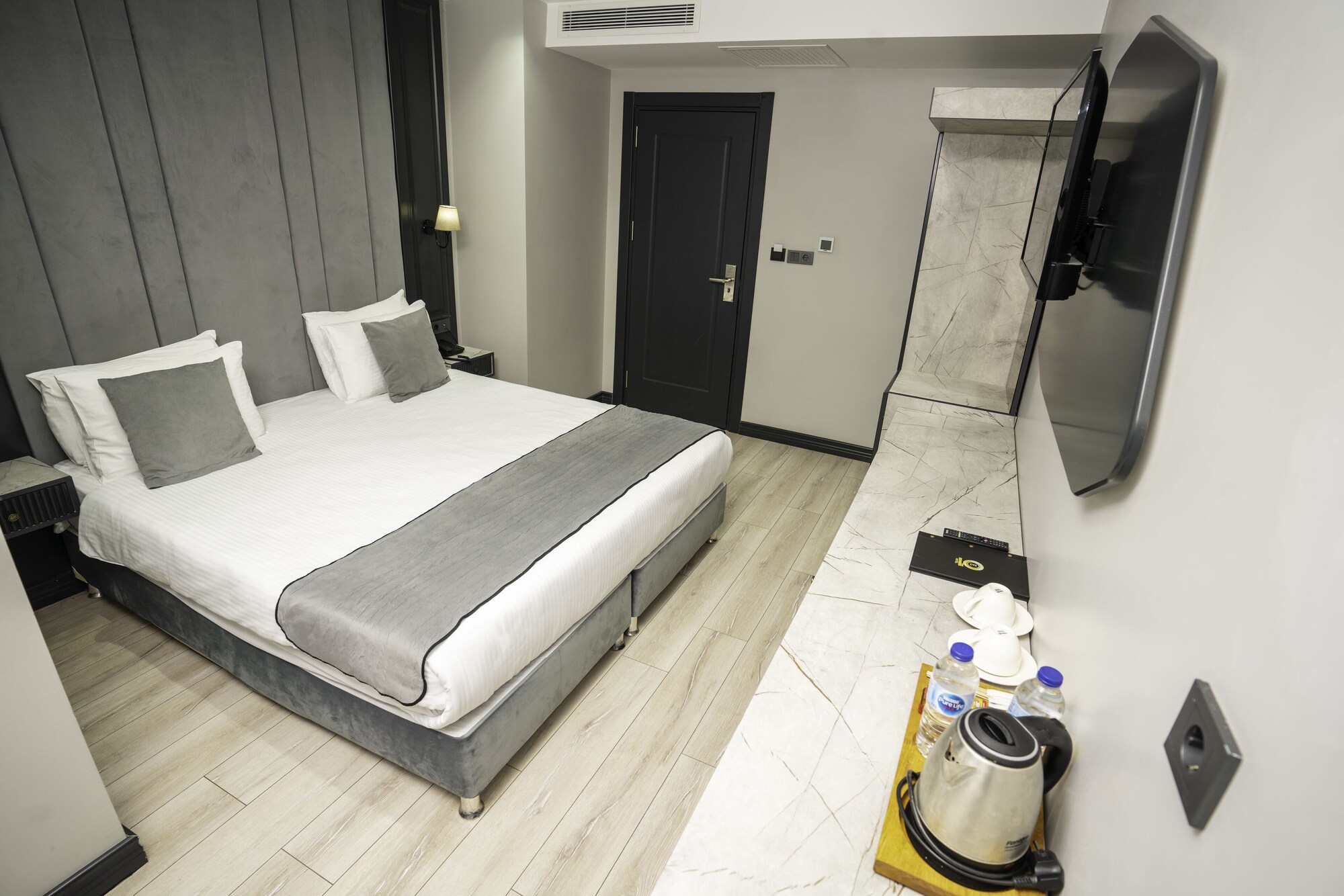 ECONOMY, DOUBLE BED, NO WINDOW