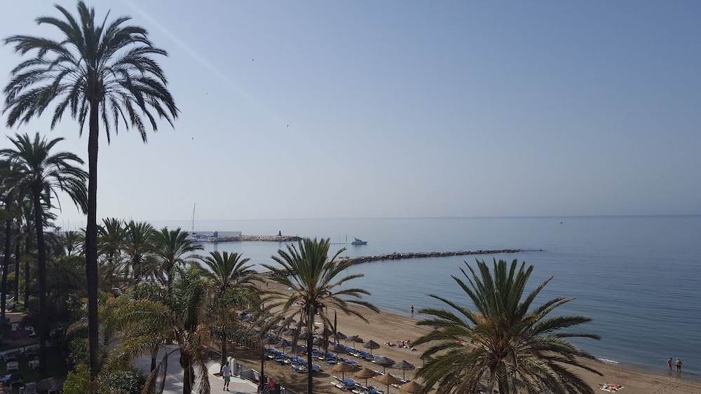 Puerto Azul Marbella 66/70