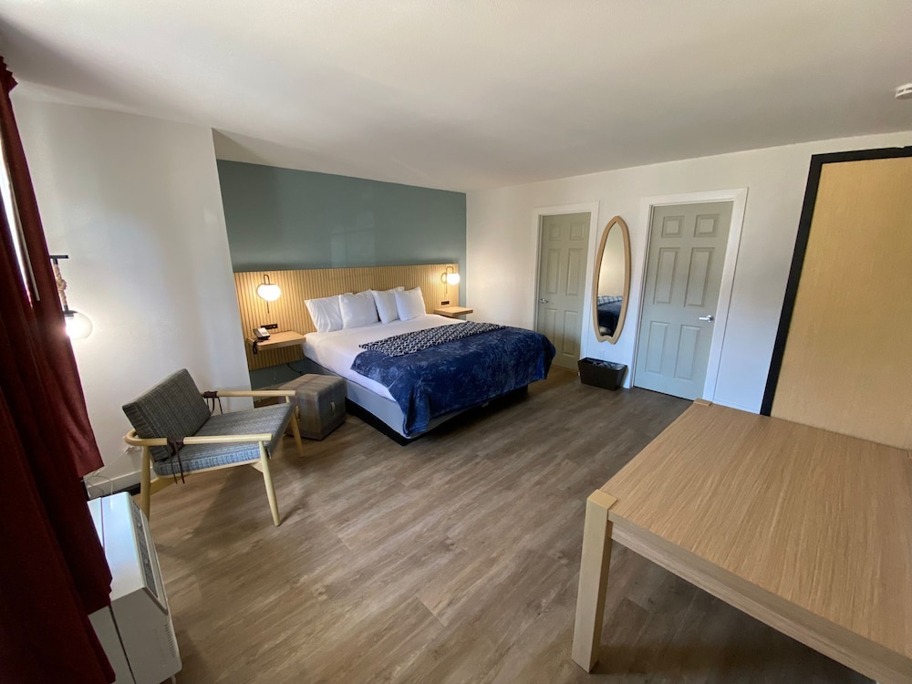Salt Air Lodge 26/50