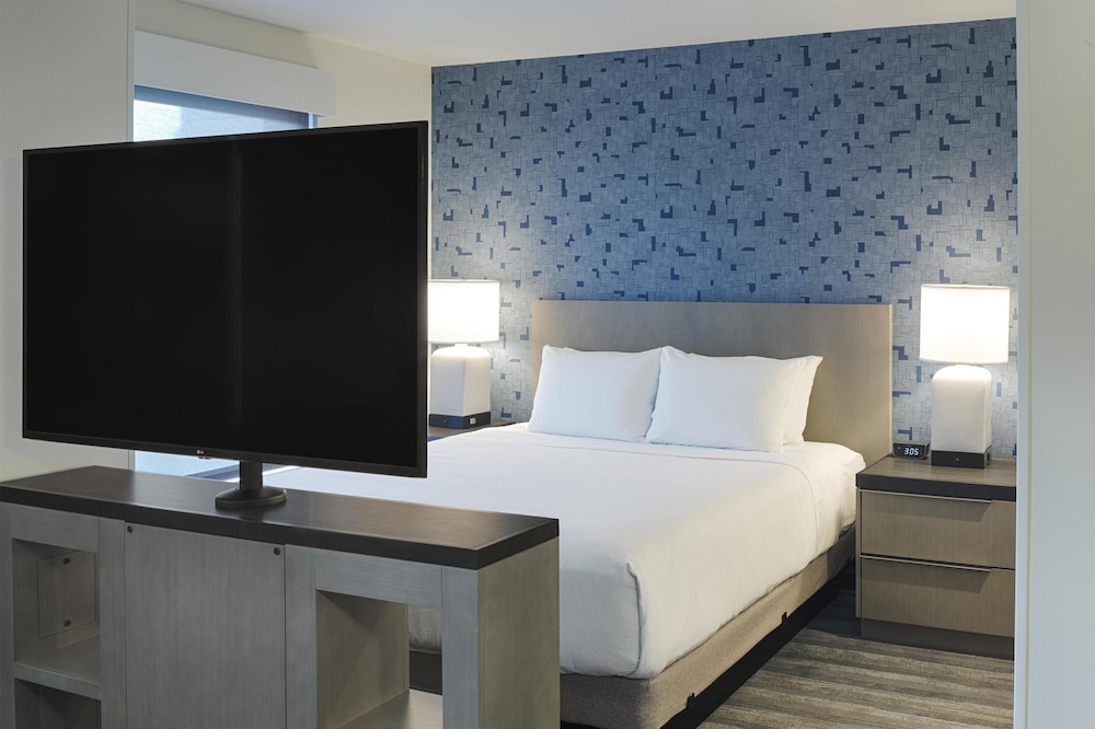 Fitness, Studio, King Bed, Sofa, Accessible